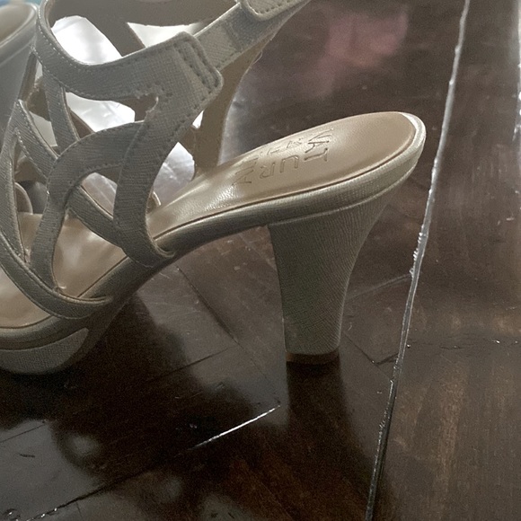 Naturalizer silver sandal! 7.5 - Picture 3 of 3